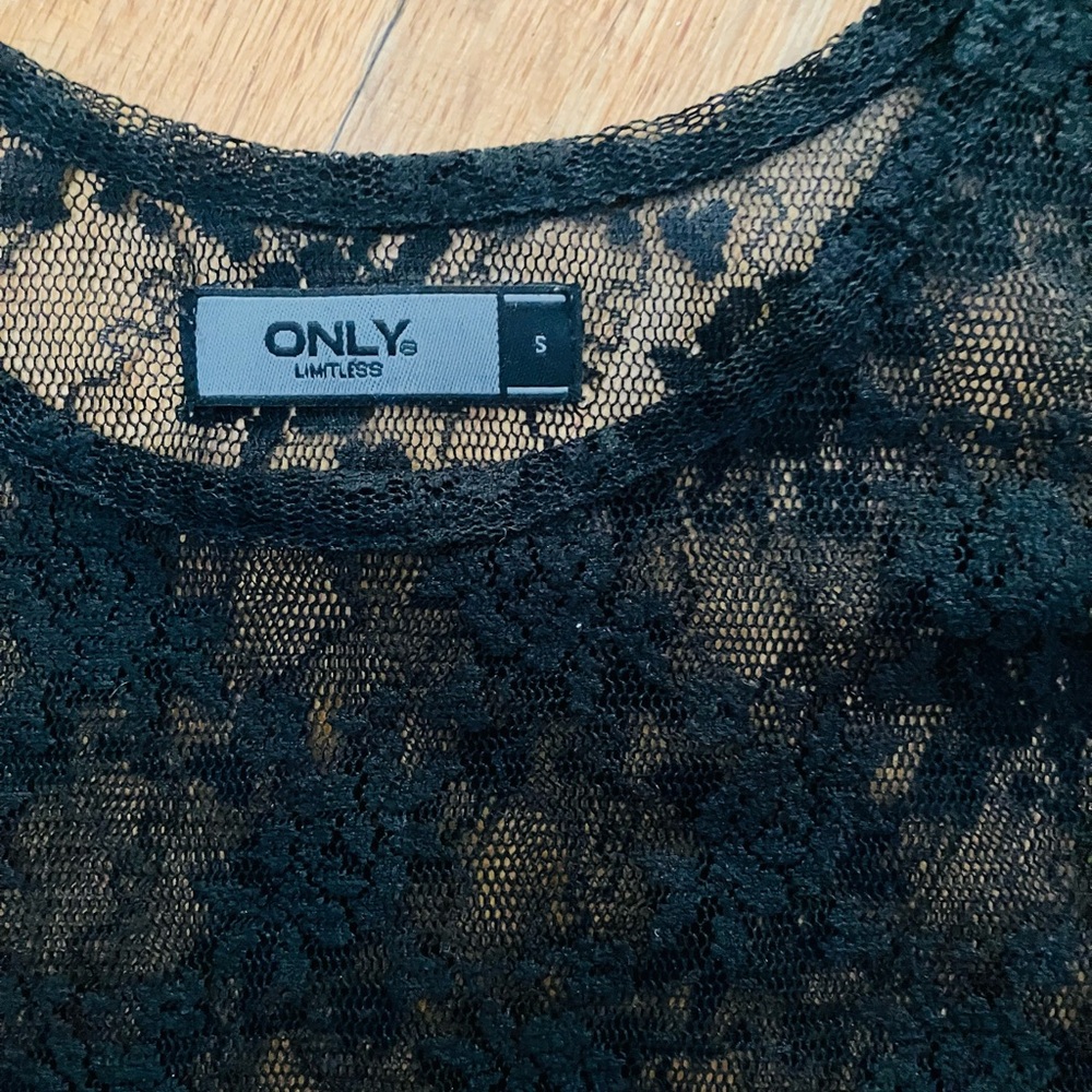 Lace see through top - Picture 2 of 3
